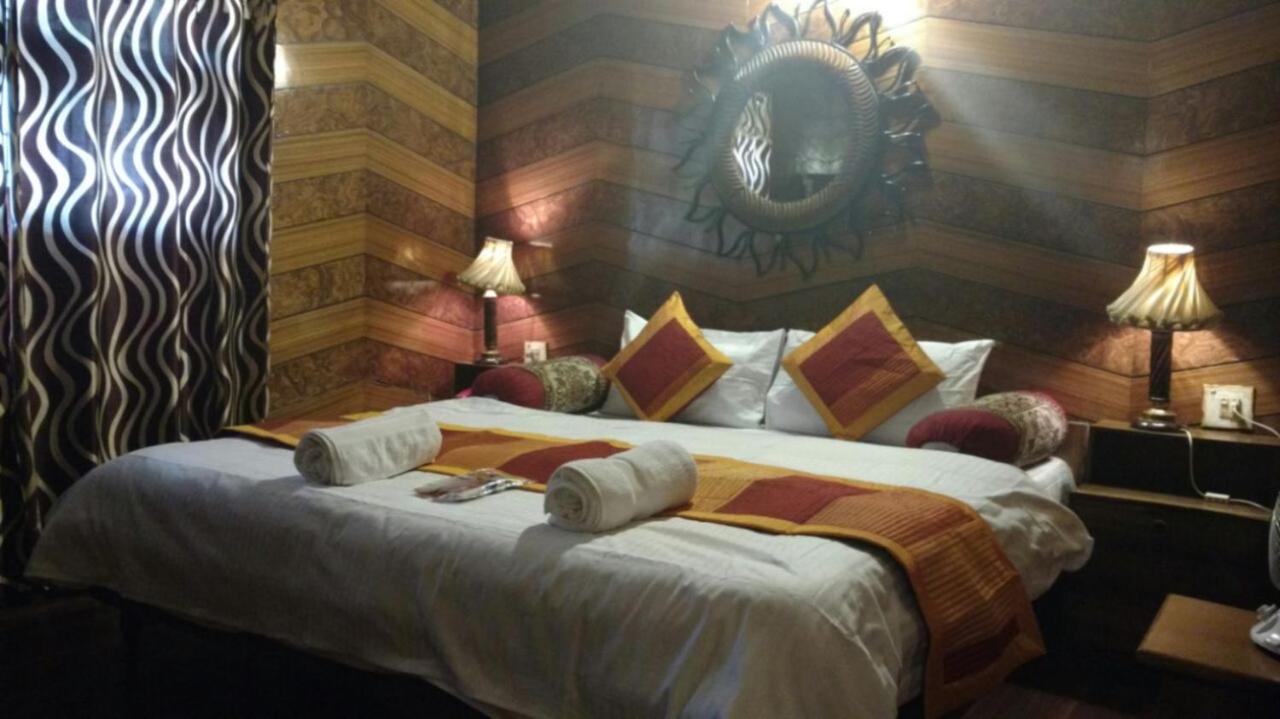 Goroomgo Ankur Lake View Mall Road Nainital - Prime Location With Luxury Room ภายนอก รูปภาพ