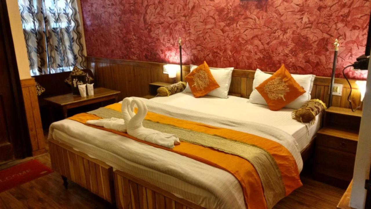 Goroomgo Ankur Lake View Mall Road Nainital - Prime Location With Luxury Room ภายนอก รูปภาพ