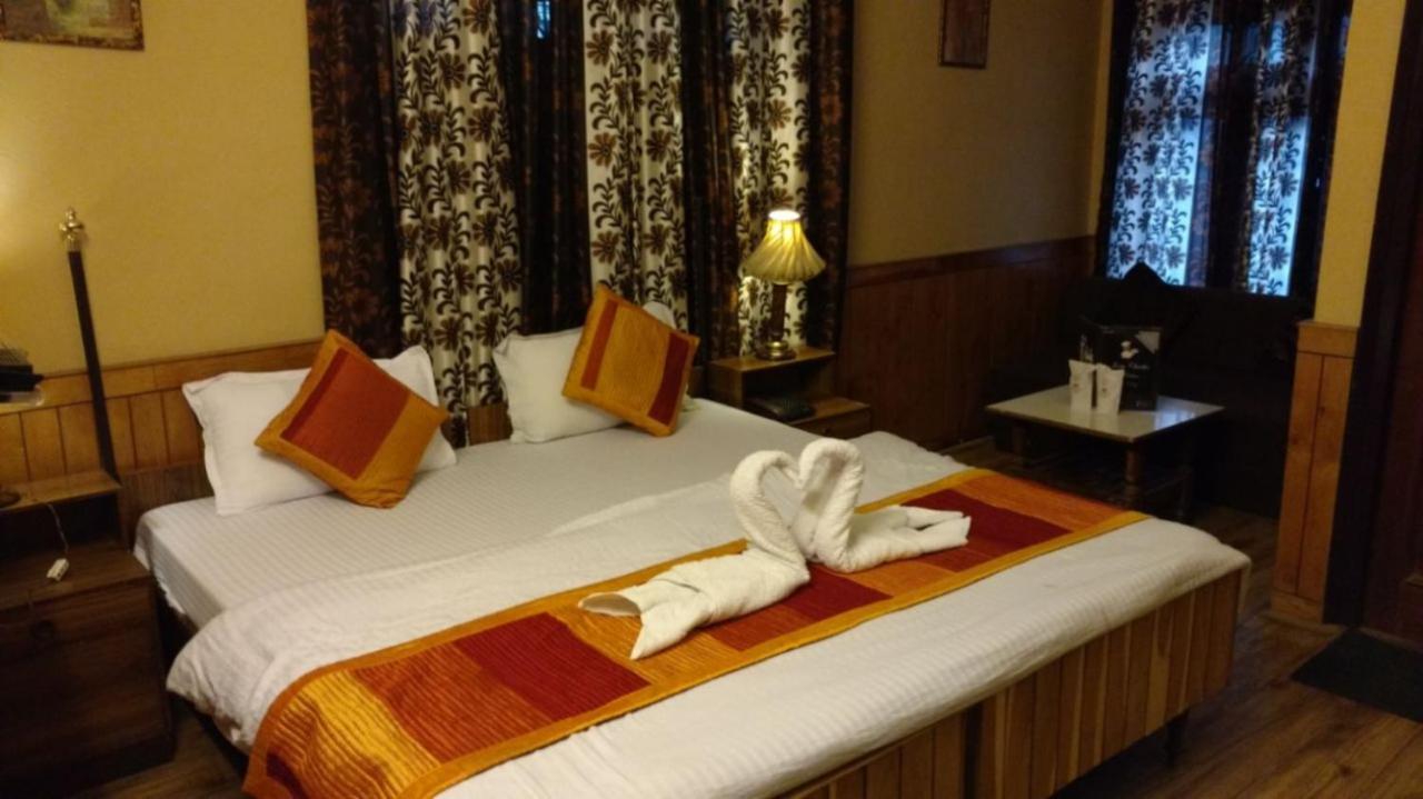 Goroomgo Ankur Lake View Mall Road Nainital - Prime Location With Luxury Room ภายนอก รูปภาพ